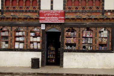 Bhutan 'ın Paro Royal Govt' undaki Sonam Tashi General Store 