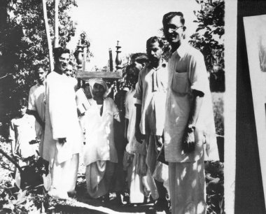 Noakhali Doğu Bengal 'deki ayaklanma bölgesinde bir grup insan Kasım 1946, Hindistan, gazeteci Shailendra Chatterjee, Hindistan 