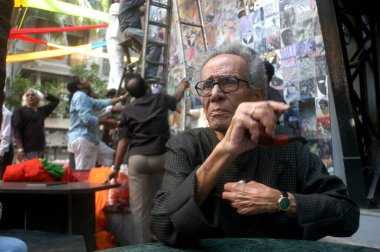Prithvi tiyatrosunda kıdemli tiyatro sanatçısı Habib Tanvir 