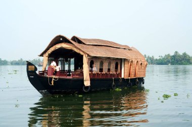 Kettuvallam yüzen ev, Kerala, Hindistan 