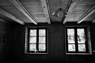 İki pencere ve cam lamba, Storkensohn, Haut Rhin, Grand Est, Fransa, Avrupa