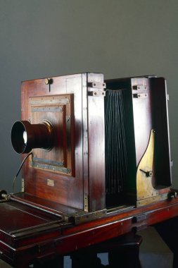 Klasik ahşap stüdyo kamerası.  