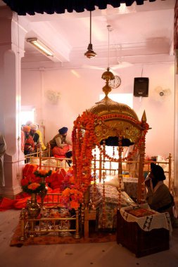 Punjab, Hindistan 'ın Rupnagar ilçesinde bulunan Anandpur sahib Gurudwara' nın içeriden görünüşü 