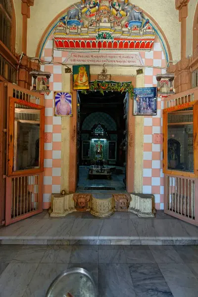 Shree Jasunath Shiva Tapınağı Sir Jasvant sihji Bhavsihji tarafından 1921 'de inşa edildi, Bhavnagar bölgesi, Gujarat, Hindistan 
