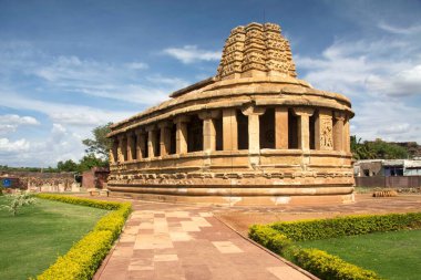 Durga gudi bir Shiva tapınağıdır, aslen bir Surya tapınağıydı, Karnataka, Hindistan 