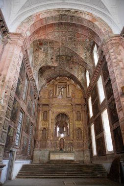 Ana sunak, Assisi St. Francis Kilisesi, M.Ö. 1521 'de inşa edildi, UNESCO Dünya Mirası Alanı, Eski Goa, Velha Goa, Hindistan