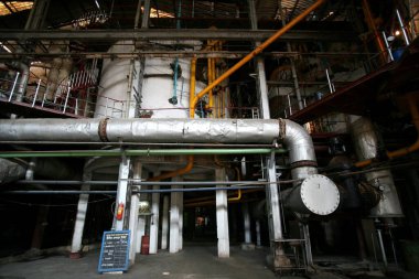 Sangli 'deki şeker fabrikasındaki makineler; Maharashtra; Hindistan