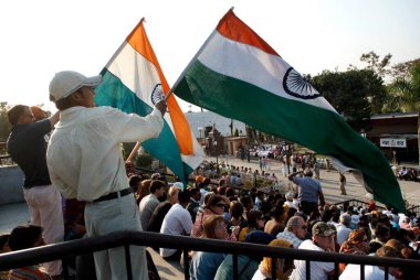 Hindistan-Pakistan uluslararası sınırında bayrak indirme; Wagah sınırı; Attari; Punjab; Hindistan