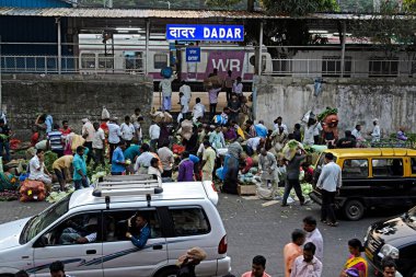 Dadar tren istasyonu, Mumbai, Maharashtra, Hindistan, Asya 
