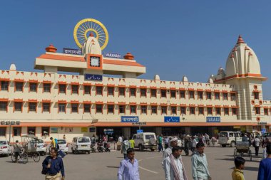 Tren istasyonu binası, Varanasi, uttar pradesh, Hindistan, Asya 