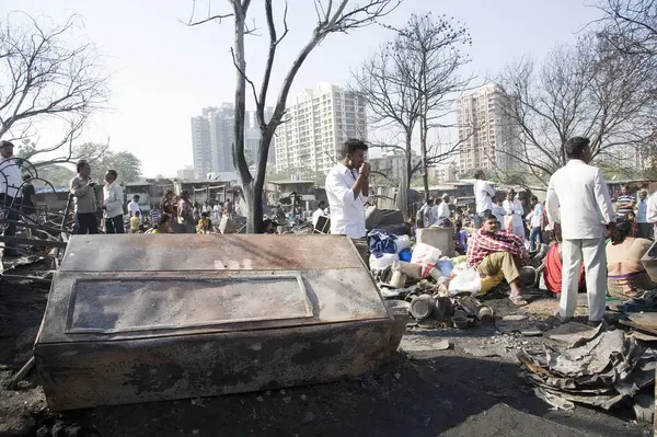 Kenar mahalle yangını, damu nagar, kandivali, mumbai, maharashtra, Hindistan, Asya 