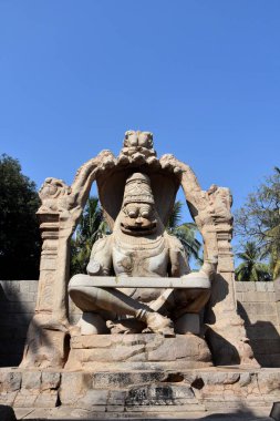 Lakshmi Narasimha Tapınağı ya da Ugra Narasimha Heykeli, Hampi. Heykelin uzmanlık alanı Hampi 'deki en büyük heykel olması.. 