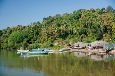 Vengurla sahilinde tekneler, Sindhudurg, Maharashtra, Hindistan  