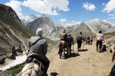Hac sangam 'dan kutsal mağaraya, amarnath yatra, Jammu Kashmir, Hindistan, Asya 
