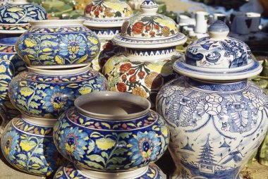 El yapımı toprak kaplar, Hindistan 