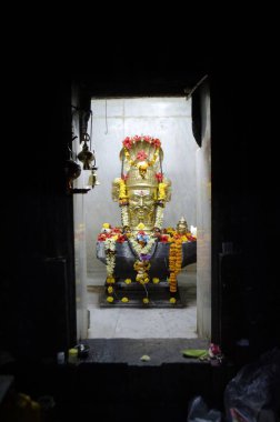 Kudala Sangmeshwara Tapınağı 'nın ana idolü Solapur Maharashtra Hindistan 