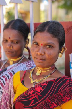 Haat Weekly Bazaar 'daki kabile kadınları, bastar, chhattisgarh, Hindistan, Asya 