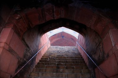 Humayun 'un mezarına giden adımlar; Delhi; Hindistan