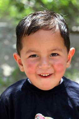 Çocuk, köy Shanag, Manali, Himachal Pradesh, Hindistan 