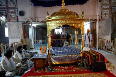Punjab, Hindistan 'da Baba Bakala' da bir Gurudwara 'nın içinde 