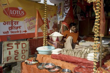 Kalpa, Himachal Pradesh, Hindistan 'da bir mağaza. 