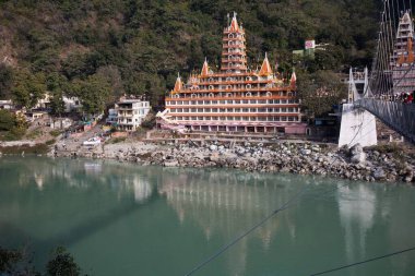Rishikesh 'teki Ganga Nehri' ndeki tapınak Uttarakhand Hindistan Asya