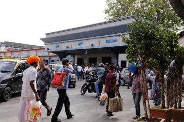 Dadar tren istasyonu, Mumbai, Maharashtra, Hindistan, Asya 