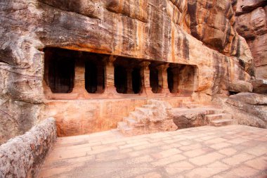 Badami 'nin ikinci mağarası, Karnataka, Hindistan 