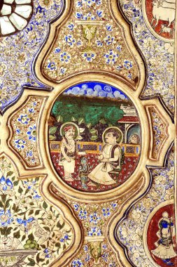 Haveli, Fatehpur, Shekhawati, Rajasthan, Hindistan 'ın tavanında kraliyet mensubu resimleri. 