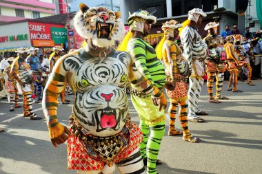 Pulikali Kaplan Dans alayı, Onam festivali, Thrissur, Kerala, Hindistan, Asya 