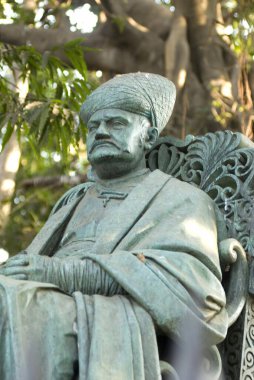 JJ Sanat Koleji 'nin kurucu heykeli Bombay Mumbai, Maharashtra, Hindistan 