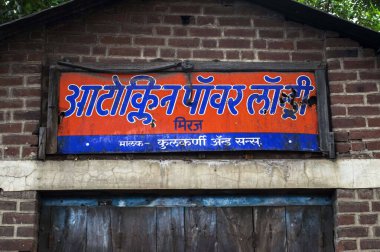 Marathi, Miraj, Maharashtra, Hindistan, Asya 'daki diş mineleri. 