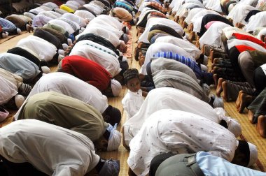 Toplu Müslümanların Namazı Kurban Bayramı; Bombay 'daki Anjuman İslam okulunda Ramzan Bayramı; Maharashtra; Hindistan