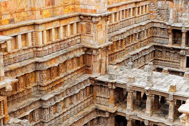 Rani ki vav; taş oyma; yeraltı yapısı; adım iyi; Patan; Gujarat; Hindistan