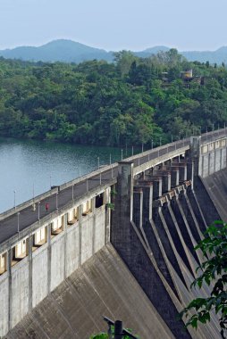 Modaksagar Gölü üzerindeki Modaksagar Barajı, Bombay Mumbai, Maharashtra, Hindistan  