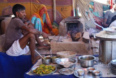 Man in dhaba; Pushkar; Rajasthan; Hindistan
