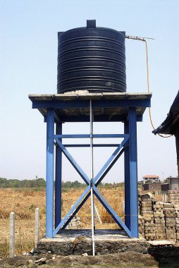 Khadgoli, Palghar İstasyonu, Thane Bölgesi, Maharashtra, Hindistan 'daki yüksek su deposu. 