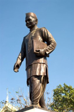 Bombay, Mumbai, Maharashtra, Hindistan 'daki muhteşem tiyatroda Lalbahadur Shastri heykeli. 