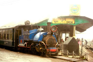 Ghum istasyonunda oyuncak tren; Darjeeling; Batı Bengal; Hindistan