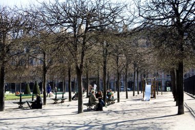 Palace des Vosges; muhteşem mimari yapı 17. yüzyıl binaları çekici ve popüler bahçe; Paris; Fransa; Avrupa