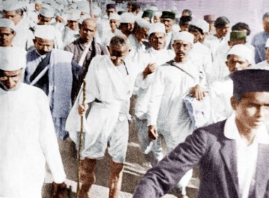 Mahatma Gandhi, Salt Satyagraha, Hindistan, Asya, Mart 1930 'da yürüyüş yapıyor. 