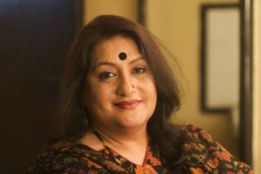 Tiyatro karakteri Nadira Babbar Ekjut Tiyatrosu 'nun kurucusu   