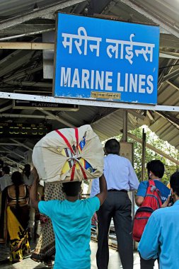 Deniz hatları tren istasyonu, Mumbai, Maharashtra, Hindistan, Asya 