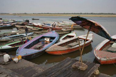 Tekne kenevir nehri, varanasi, uttar pradesh, Hindistan, Asya 