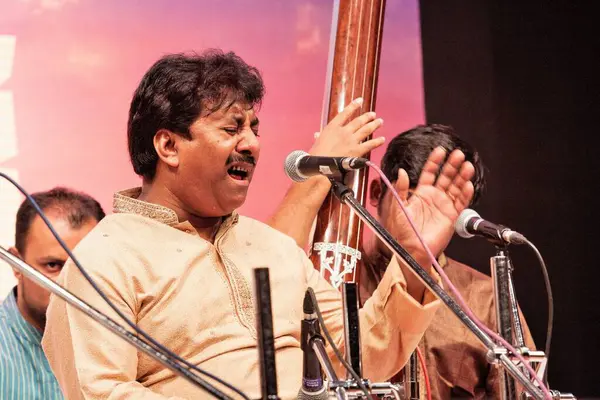 Hintli klasik müzisyen Ustad Rashid Khan, Hindistan, Asya 