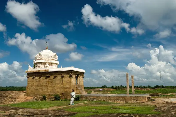 stock image Temple on hillock in Kunnandarkoil, Kundrandarkoil, Pudukkottai, Tamil Nadu, India.