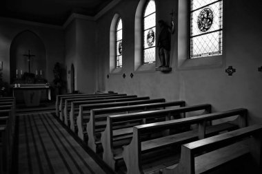 Ahşap kilise iç sıraları, Storkensohn, Haut Rhin, Grand Est, Fransa, Avrupa 