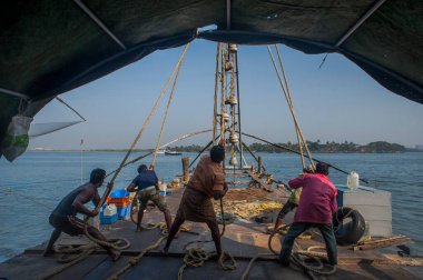 İpi çeken adam, kochi, kerala, Hindistan, Asya 