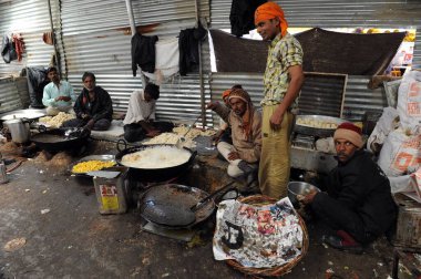 man frying, shree shiv sewak delhi bhandara, Jammu Kashmir, India, Asia  clipart