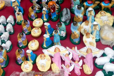 Borivali, Bombay, Mumbai, Maharashtra, Hindistan 'da satışta tutulan Noel Festivali için dekoratif malzeme. 